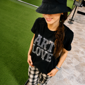 黒いTシャツのラインストーン制作例